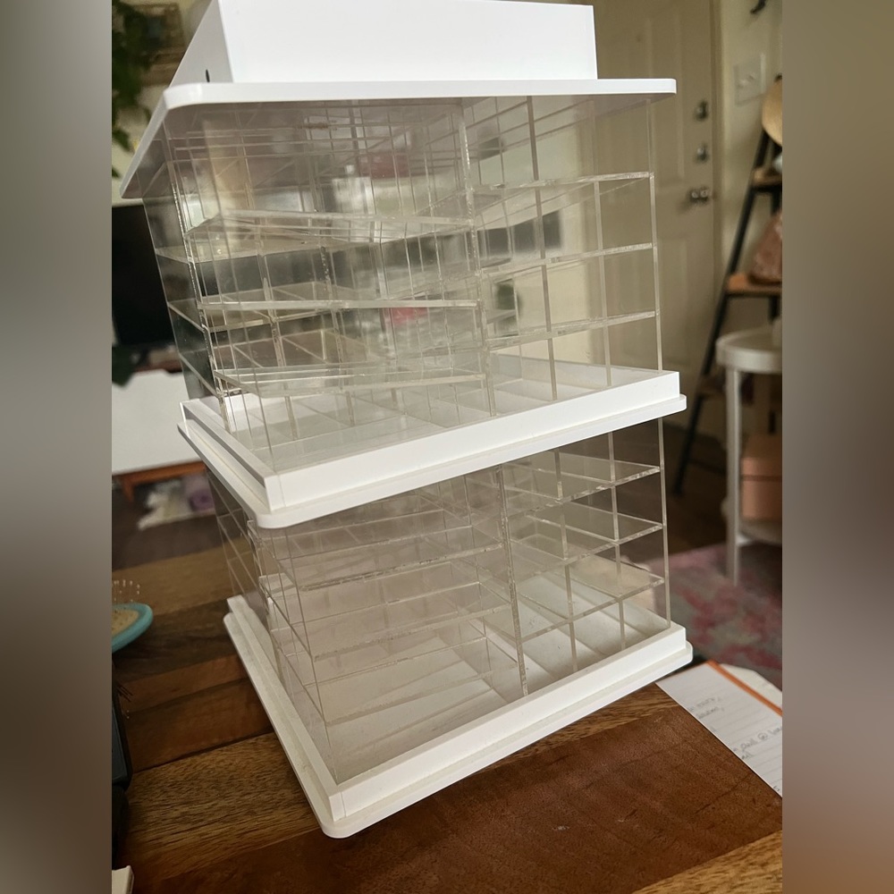Zahra Beauty spinning lipstick/gloss storage tower